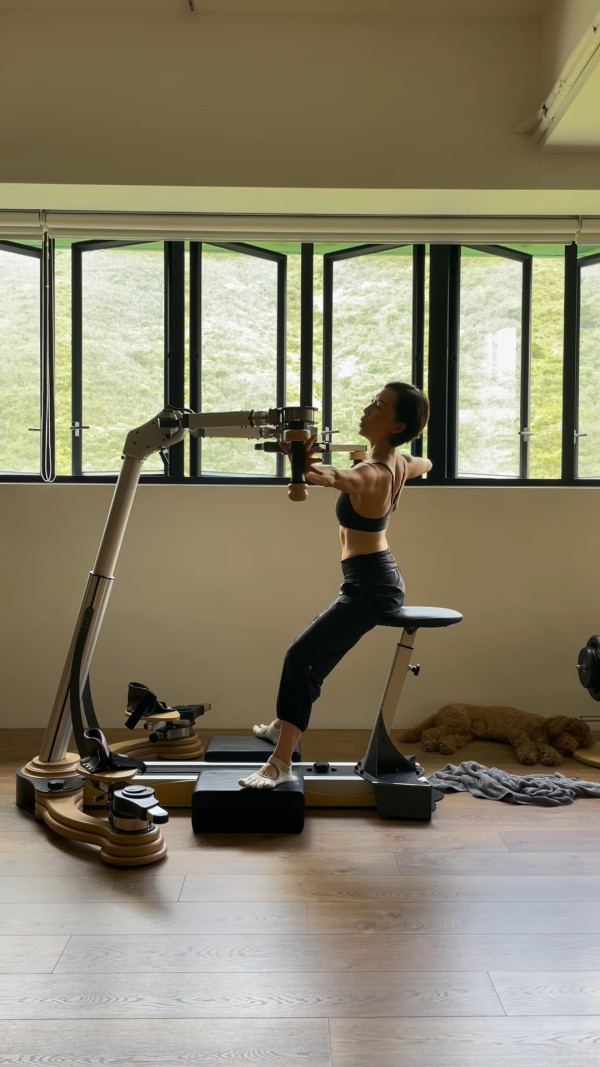 最受歡迎女歌星息影多年近況激罕曝光 57歲轉型運動導師晒fit爆身材一鳴驚人