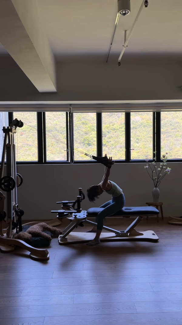 最受歡迎女歌星息影多年近況激罕曝光 57歲轉型運動導師晒fit爆身材一鳴驚人