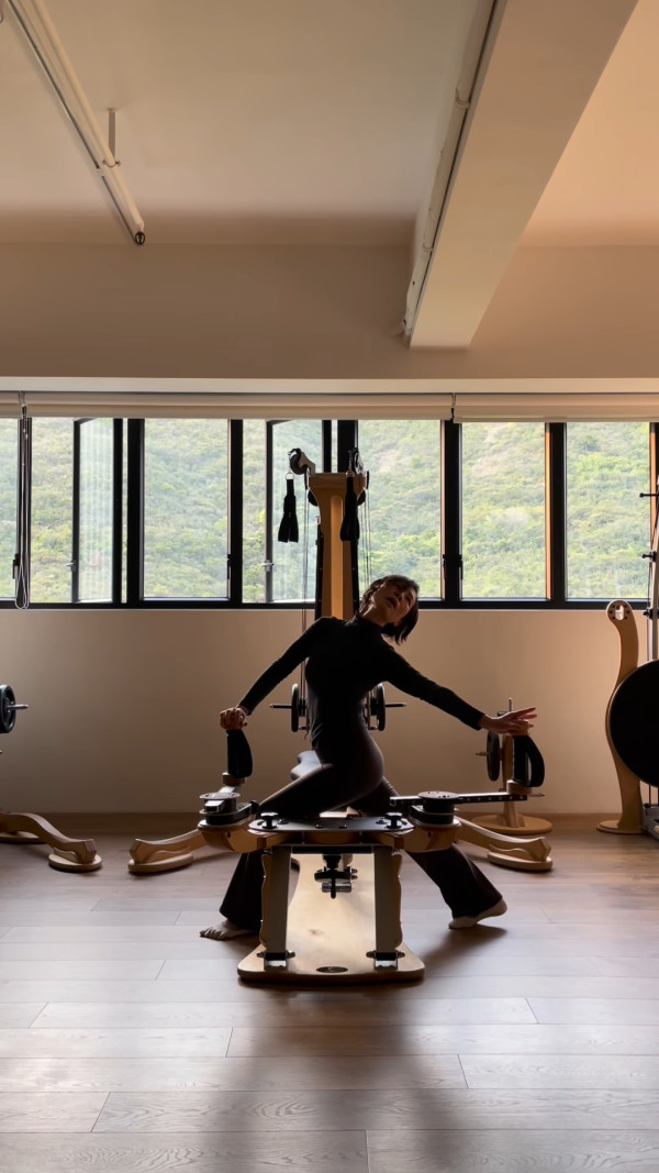 最受歡迎女歌星息影多年近況激罕曝光 57歲轉型運動導師晒fit爆身材一鳴驚人