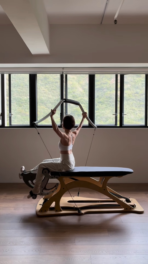 最受歡迎女歌星息影多年近況激罕曝光 57歲轉型運動導師晒fit爆身材一鳴驚人