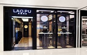 尖沙咀金行排隊潮！等3小時先入到、人龍「郁都唔郁」？揭秘1個原因買金平一大截