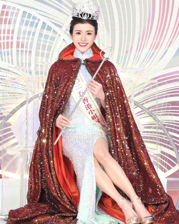 港姐冠軍無視大台禁愛令唔驚被雪？頭貼頭激吻男友高調慶祝拍拖3周年