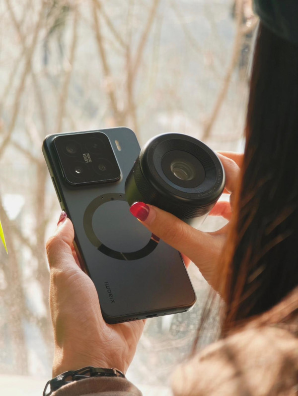 相機末日？ 傳小米量產「磁吸變焦鏡頭」 1 秒變單反超越 M4/3相機 【即睇產品詳情】