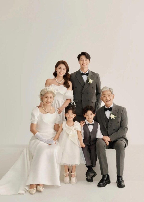 照片來源：大眾點評@百年好合輕婚紗·全家福