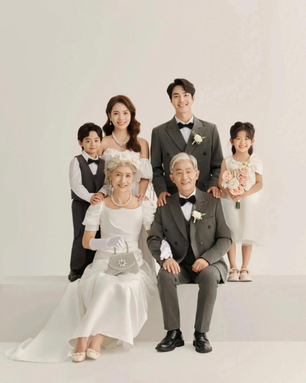 照片來源：大眾點評@百年好合輕婚紗·全家福