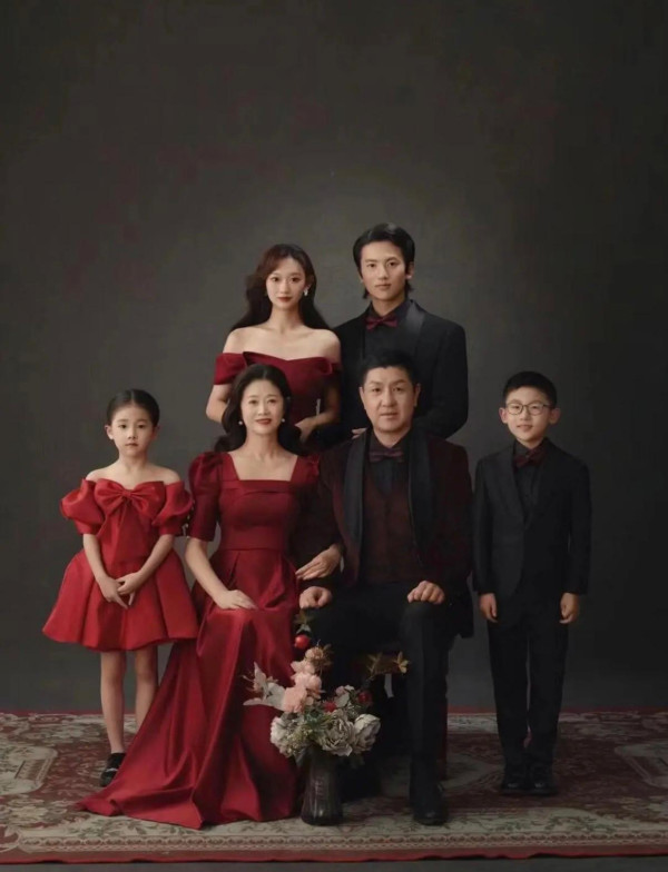 照片來源：大眾點評@百年好合輕婚紗·全家福