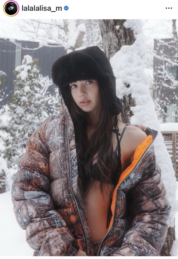 (圖: lalalalisa_m IG) BLACKPINK LISA雪地著比堅尼因「神級羽絨」一件貴過首期!揭極罕真相有錢未必買到