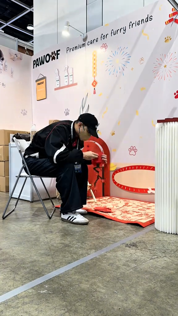 TVB上位小生現身寵物展搬貨搵錢養家！私下零架子做到虛脫獲富二代力撐