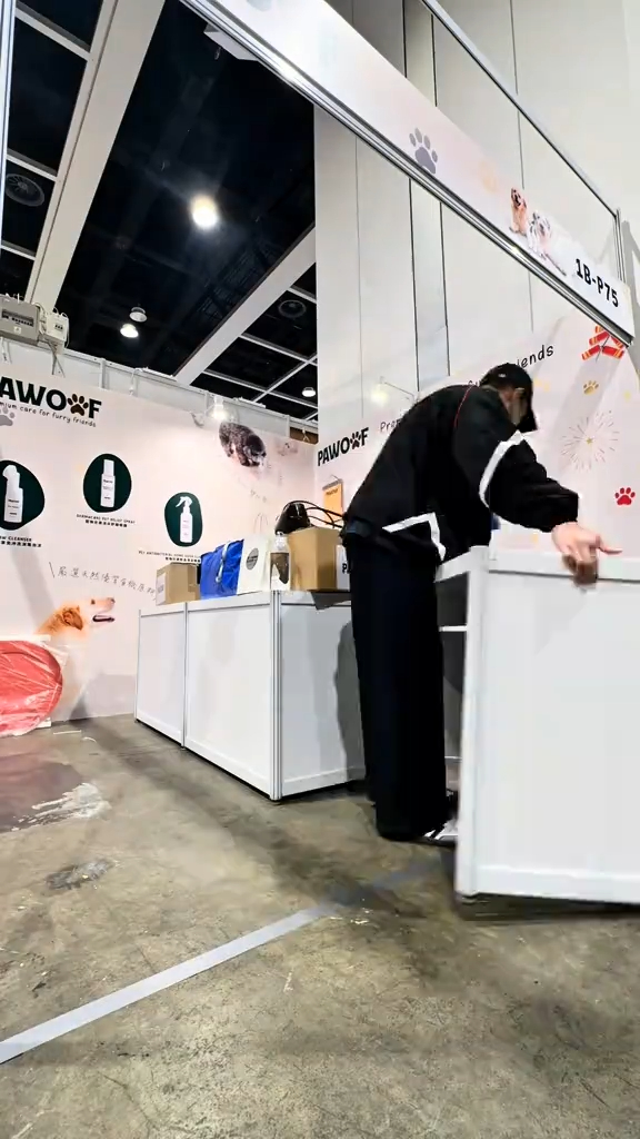 TVB上位小生現身寵物展搬貨搵錢養家！私下零架子做到虛脫獲富二代力撐