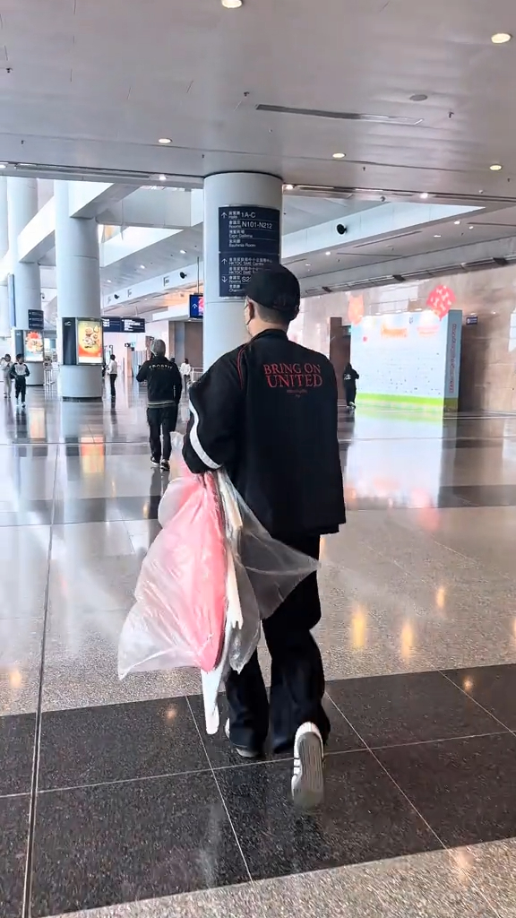 TVB上位小生現身寵物展搬貨搵錢養家！私下零架子做到虛脫獲富二代力撐