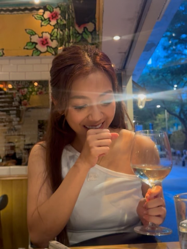 何雁詩搭飛機帶「天使仔仔」興奮拍凳被公審罵擾民 真相曝光網民唔敢再出聲