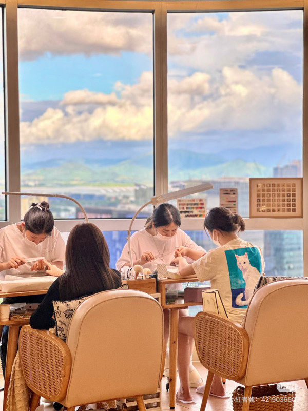 照片來源：小紅書@TR Nail 日式美甲美睫（南山萬象天地店）