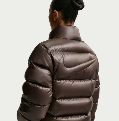 NOCTA x Nike 羽絨外套(圖: nike.com.hk) NOCTA x Nike 羽絨外套(圖: nike.com.hk)