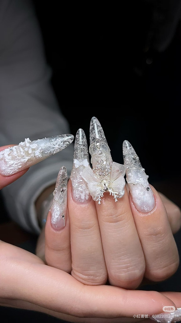 照片來源：小紅書@蘭花芷國風·美甲美睫（崗廈店）