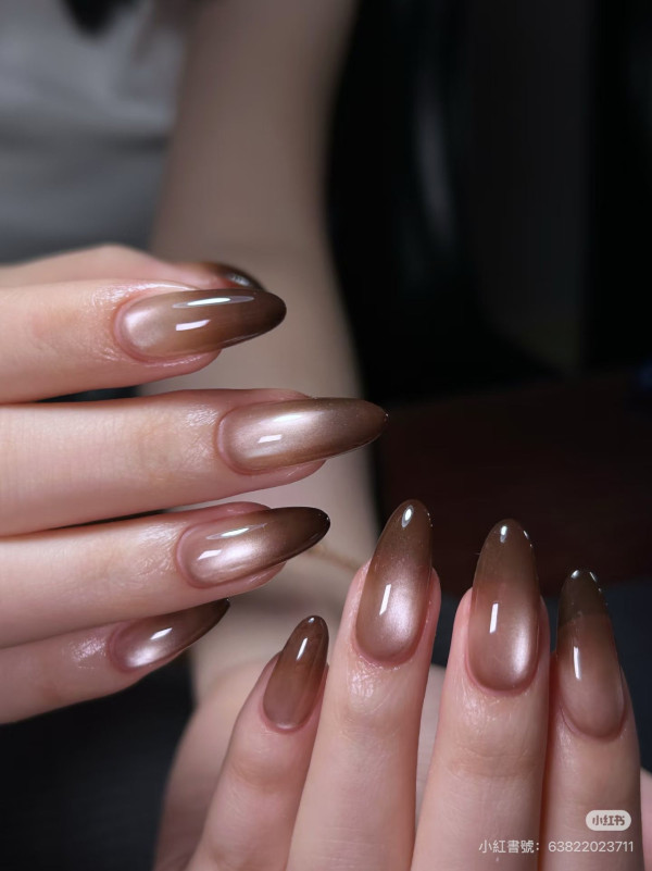 照片來源：小紅書@蘭花芷國風·美甲美睫（崗廈店）