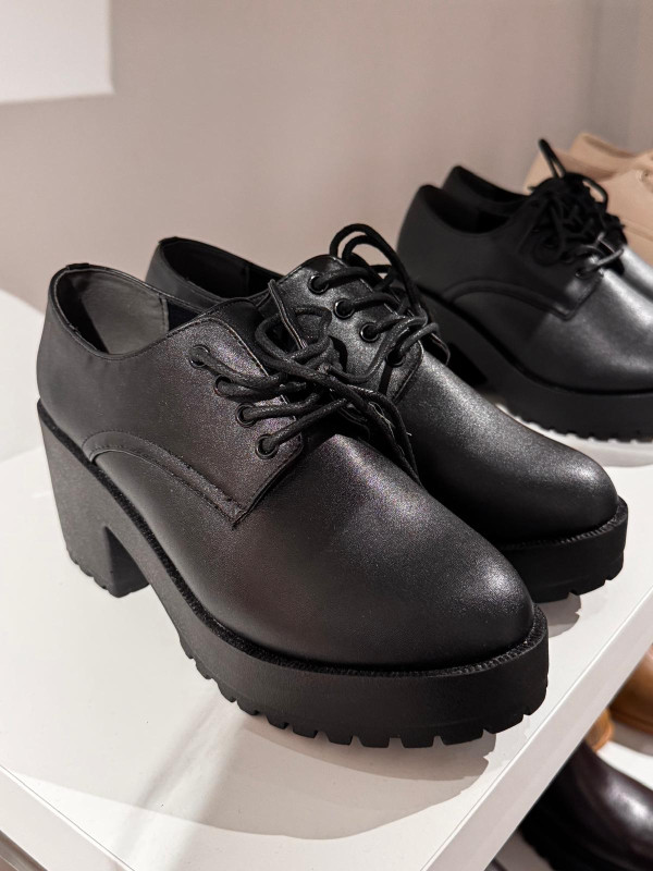 黑色高跟皮鞋 HK$199