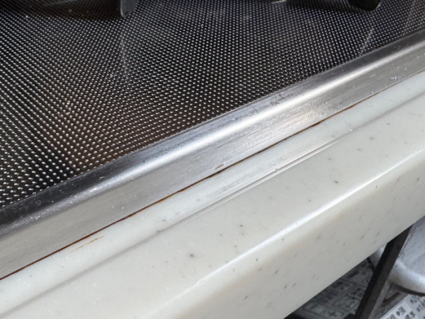 激落君縫隙鏟$12解決廚房死角 日本清潔達人大讚：爐頭油垢一秒剷走、附3款替換芯