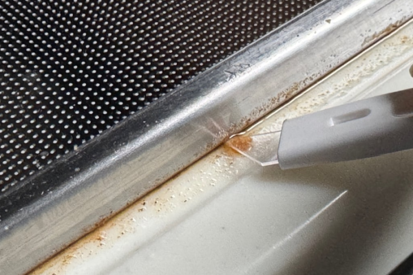 激落君縫隙鏟$12解決廚房死角 日本清潔達人大讚：爐頭油垢一秒剷走、附3款替換芯