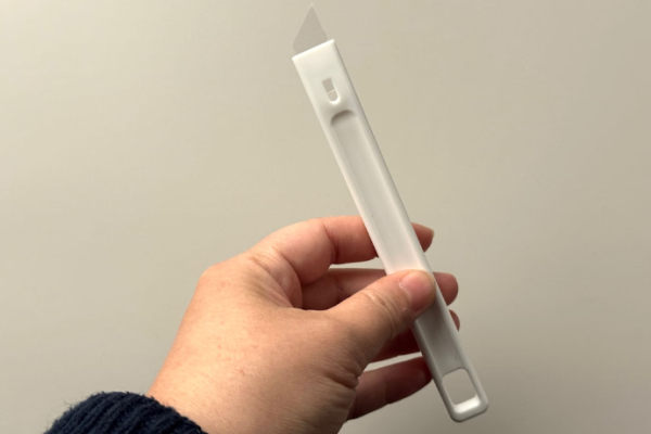 激落君縫隙鏟$12解決廚房死角 日本清潔達人大讚：爐頭油垢一秒剷走、附3款替換芯