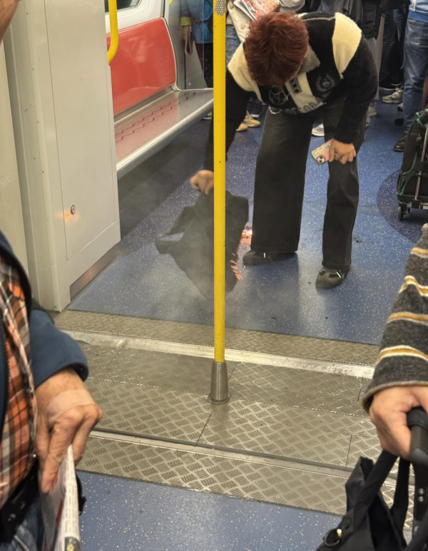 荃灣西站尿袋着火冒煙 疏散400乘客離開現場 【即睇詳情】