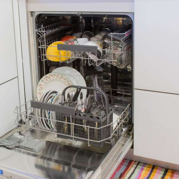 港人日日煮飯沖涼「水費單 $0」！網民驚問點做到？水務署1情況免收費