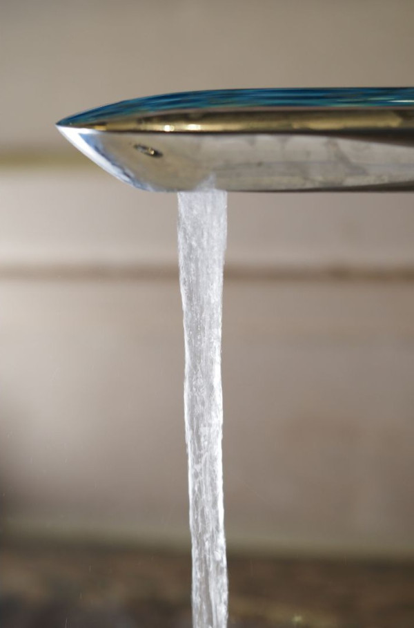 港人日日煮飯沖涼「水費單 $0」！網民驚問點做到？水務署1情況免收費