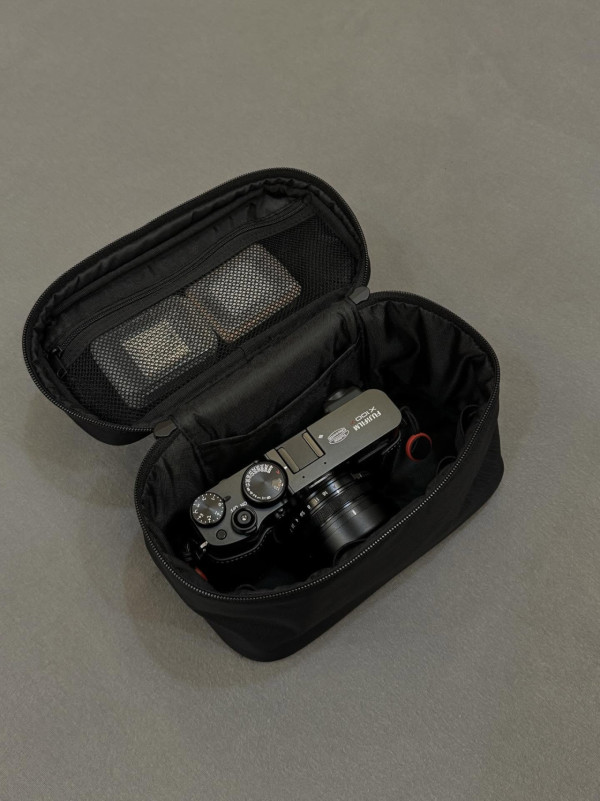 MUJI 化妝袋唔止裝化妝品？網民揭$188「最強用法」變相機袋：後悔太遲知