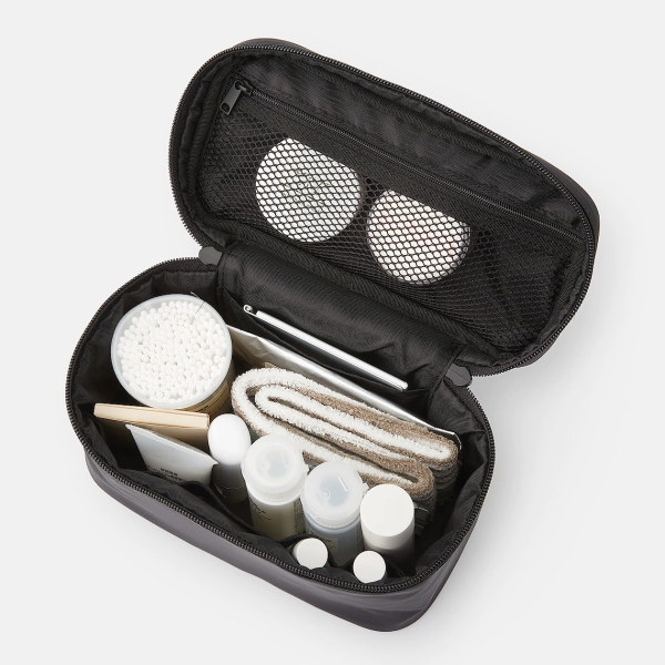 MUJI 化妝袋唔止裝化妝品？網民揭$188「最強用法」變相機袋：後悔太遲知