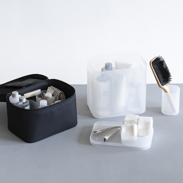 MUJI 化妝袋唔止裝化妝品？網民揭$188「最強用法」變相機袋：後悔太遲知