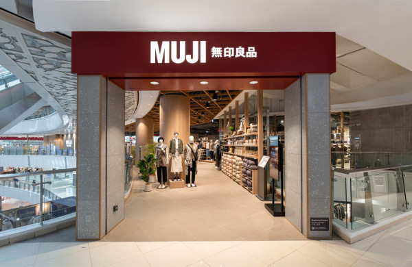 MUJI 化妝袋唔止裝化妝品？網民揭$188「最強用法」變相機袋：後悔太遲知