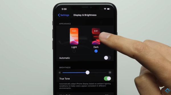 Dark Mode真係堅慳電？呢幾款機續航力激增30% 即睇支援省電型號