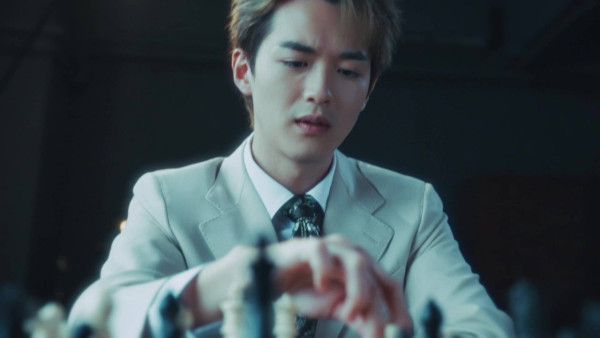 阮浩棕倪嘉雯中環街頭激吻畫面曝光！兒童節目主持竟突然變情侶？