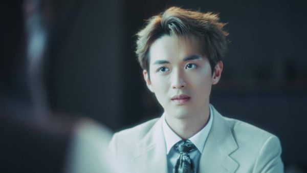 阮浩棕倪嘉雯中環街頭激吻畫面曝光！兒童節目主持竟突然變情侶？