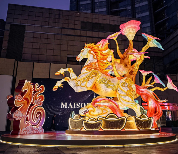 深圳萬象城今年農曆新年佈置以《山海經》為主題,設5個瑞獸巨型裝置打卡位。(深圳萬象城@小紅書)