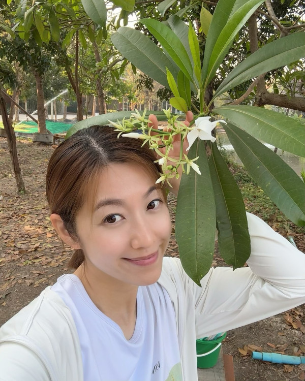 陳自瑤開騷疑遇粉絲當眾搏懵摸！第一身影片流出直認猥瑣：滑滑的