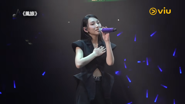 Gin Lee演唱會驚揭患「媽媽手」痛到冚唔到被！私下與炎明熹一舉動盡顯暖心師徒情