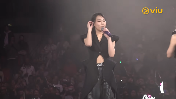 Gin Lee演唱會驚揭患「媽媽手」痛到冚唔到被！私下與炎明熹一舉動盡顯暖心師徒情