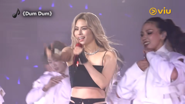 Gin Lee演唱會驚揭患「媽媽手」痛到冚唔到被！私下與炎明熹一舉動盡顯暖心師徒情