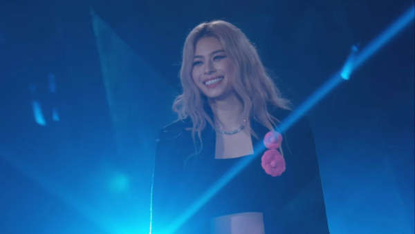 Gin Lee演唱會驚揭患「媽媽手」痛到冚唔到被！私下與炎明熹一舉動盡顯暖心師徒情