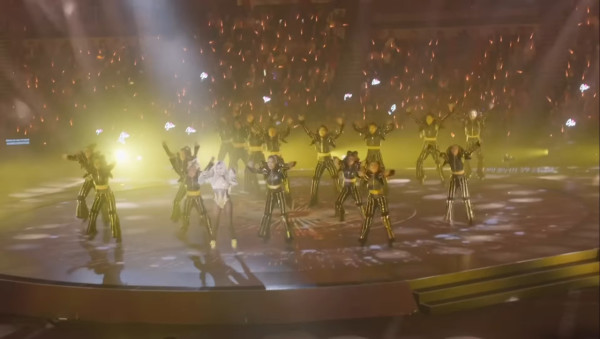 Gin Lee演唱會驚揭患「媽媽手」痛到冚唔到被！私下與炎明熹一舉動盡顯暖心師徒情