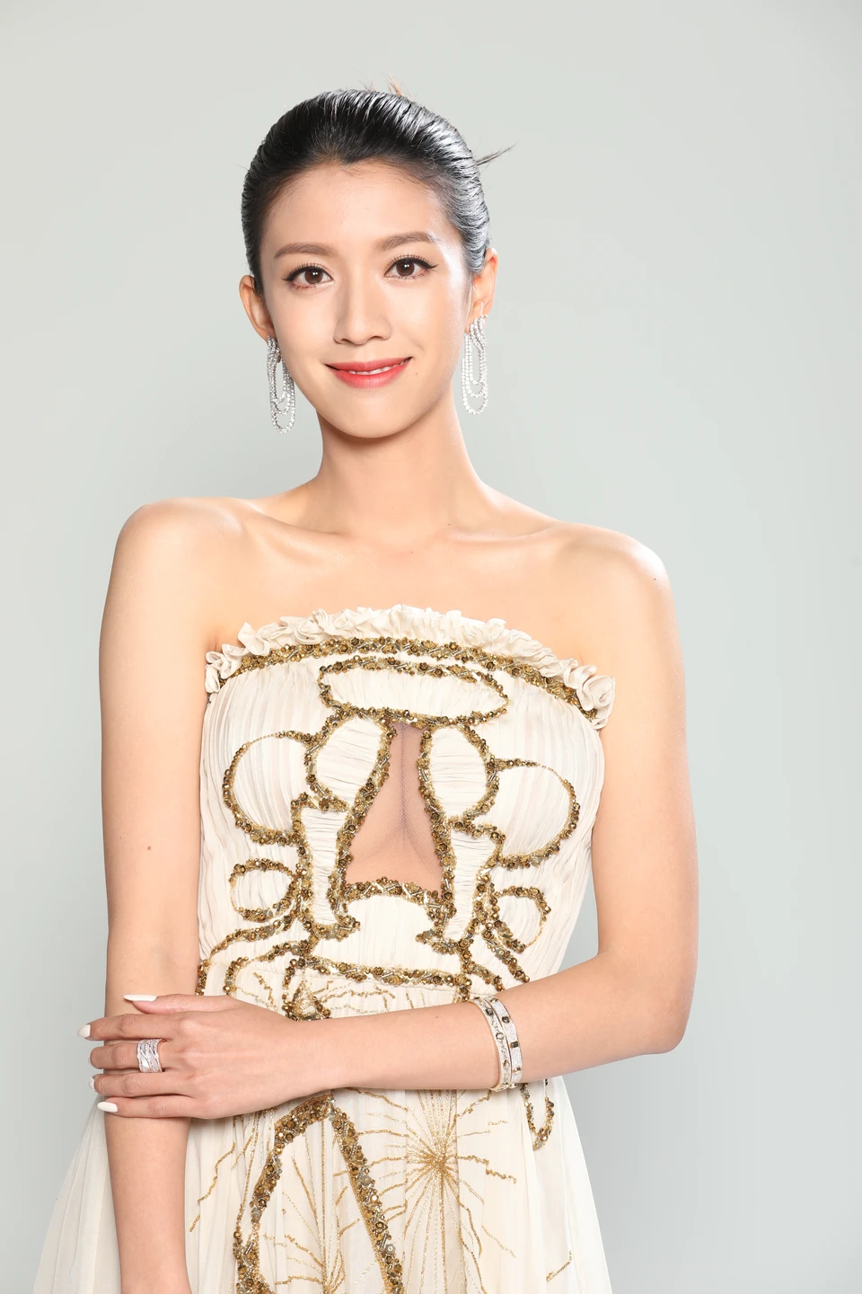 再有一線女藝人暗示已低調離巢TVB！結束13年賓主關係：「今年故事重新開始」