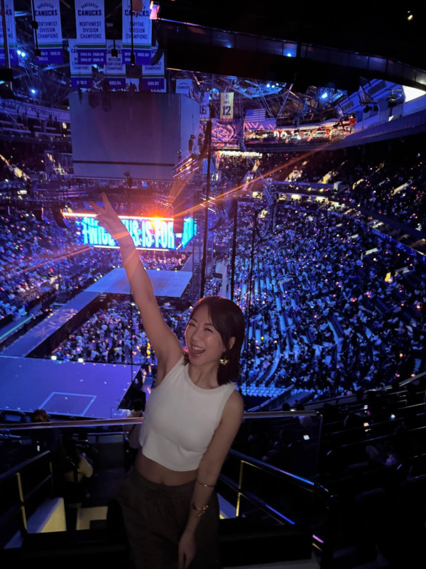 前東張主持容羨媛移居加拿大爆喊求救！直播淚訴心血一夜清空︰全部冇晒...