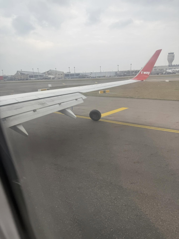 德威航空降落桃園機場甩轆！10分鐘內3班機發「Mayday」求救！泰國神婆Mor Plai曾警告必須做好飛機維護檢查