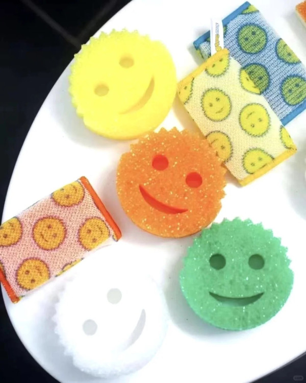 洗碗界愛馬仕？$30「笑臉海綿」瘋傳！遇冷熱變身去油 網民：用過返唔到轉頭