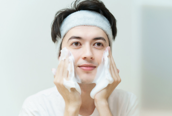 沖涼順便洗面＝爛面？呢個動作令皮膚快老10年！專家揭5大護膚禁忌