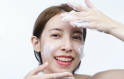 沖涼順便洗面＝爛面？呢個動作令皮膚快老10年！專家揭5大護膚禁忌