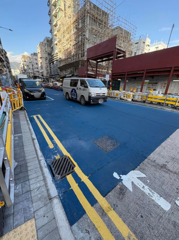 九龍城馬路突變「藍海」？網民以為去咗泳池、拆解變色真相：原來係回憶