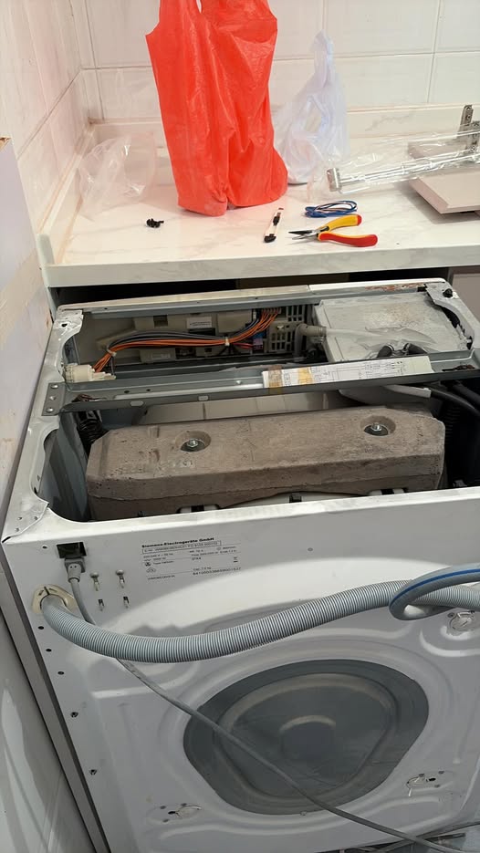 公屋港人強行「飛頂」洗衣機！拆開驚見電線外露 網民：恐變「曱甴屋」兼漏電