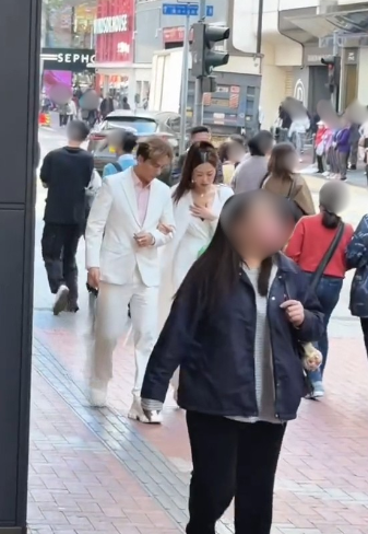 周吉佩老婆性感現身以為好多人望？一浮誇舉動遭作狀扮巨星︰其實冇人睇