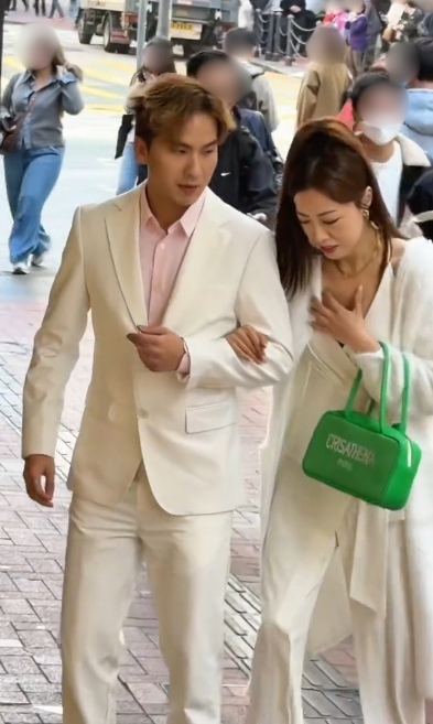 周吉佩老婆性感現身以為好多人望？一浮誇舉動遭作狀扮巨星︰其實冇人睇